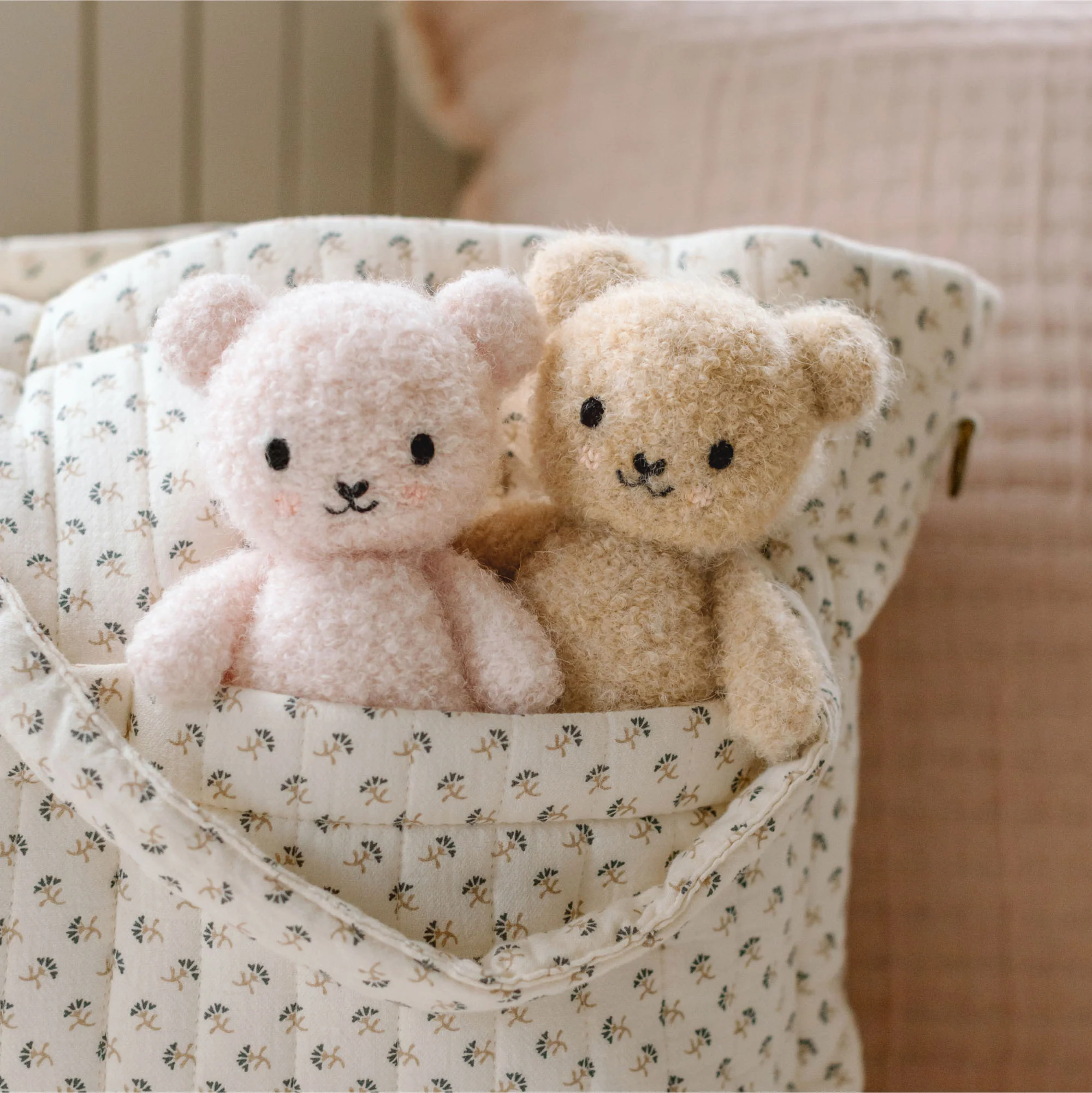Baby bouclé bear (strawberry) - Image 6